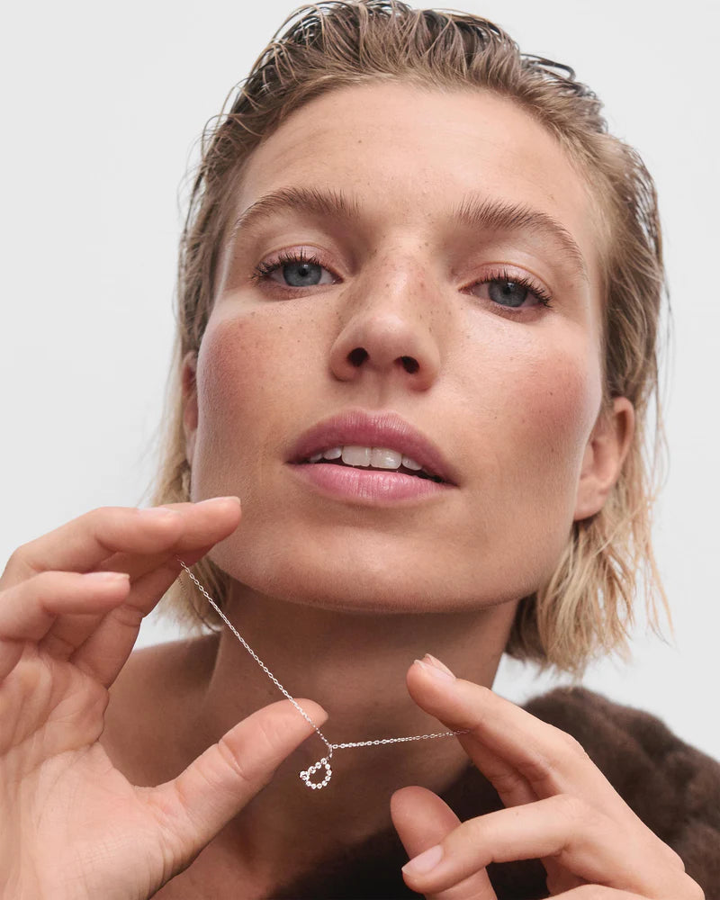 Pendente con iniziale D in diamanti e oro bianco - Qshops (PDPAOLA)