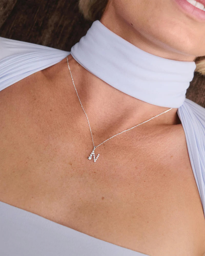 Pendente con iniziale N in diamanti e oro bianco - Qshops (PDPAOLA)