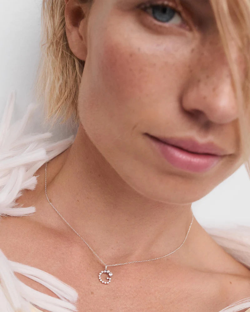 Pendente con iniziale G in diamanti e oro bianco - Qshops (PDPAOLA)