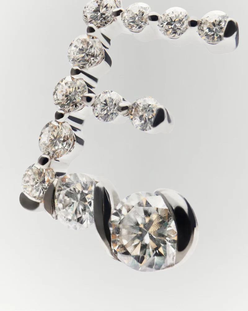 Pendente con iniziale E in diamanti e oro bianco - Qshops (PDPAOLA)