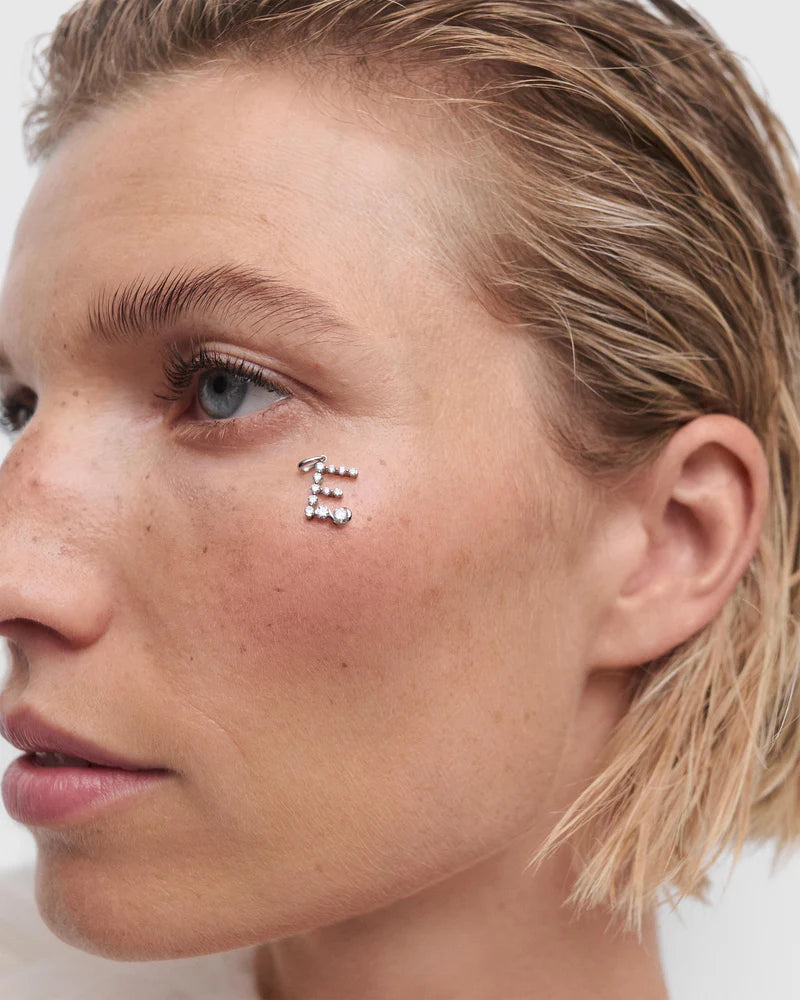 Pendente con iniziale E in diamanti e oro bianco - Qshops (PDPAOLA)