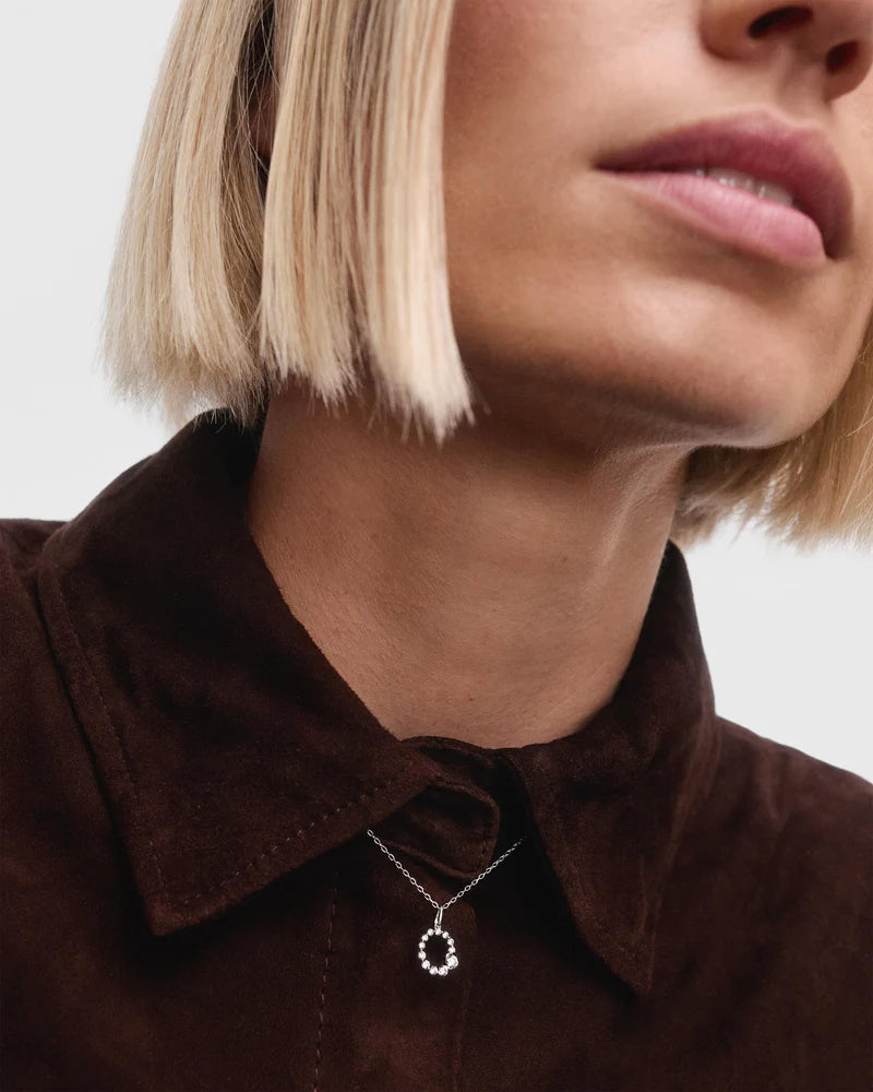 Pendente con iniziale O in diamanti e oro bianco - Qshops (PDPAOLA)