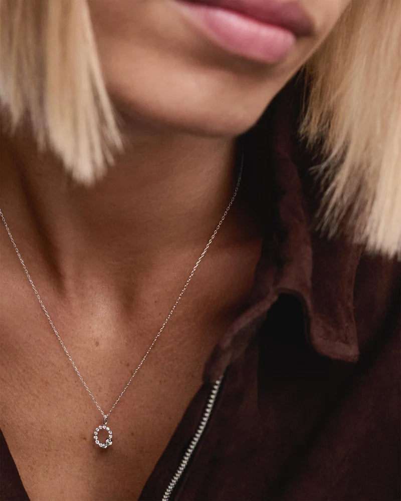 Pendente con iniziale O in diamanti e oro bianco - Qshops (PDPAOLA)