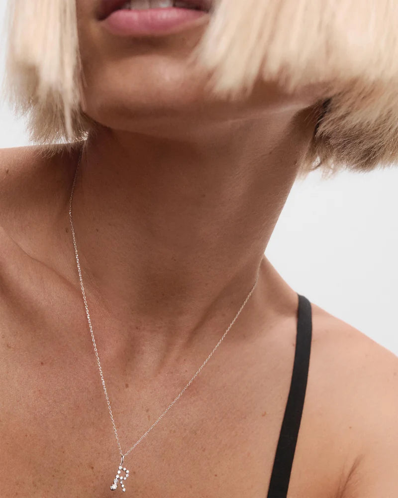 Pendente con iniziale R in diamanti e oro bianco - Qshops (PDPAOLA)