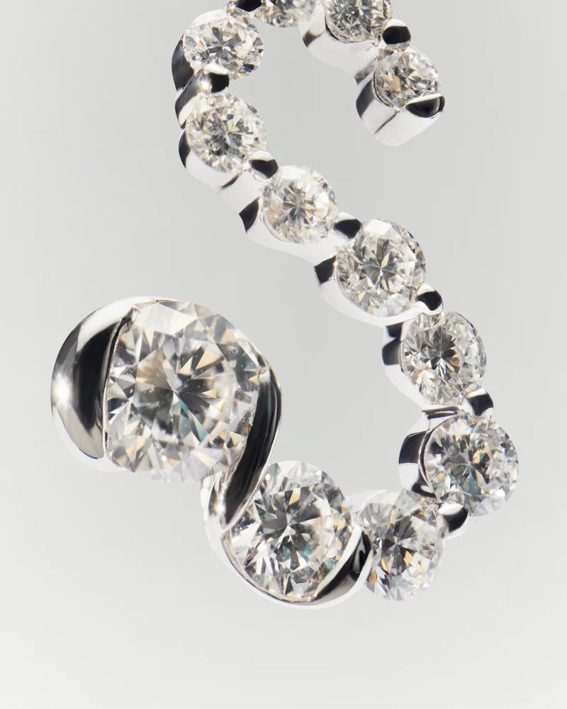 Pendente con iniziale S in diamanti e oro bianco - Qshops (PDPAOLA)