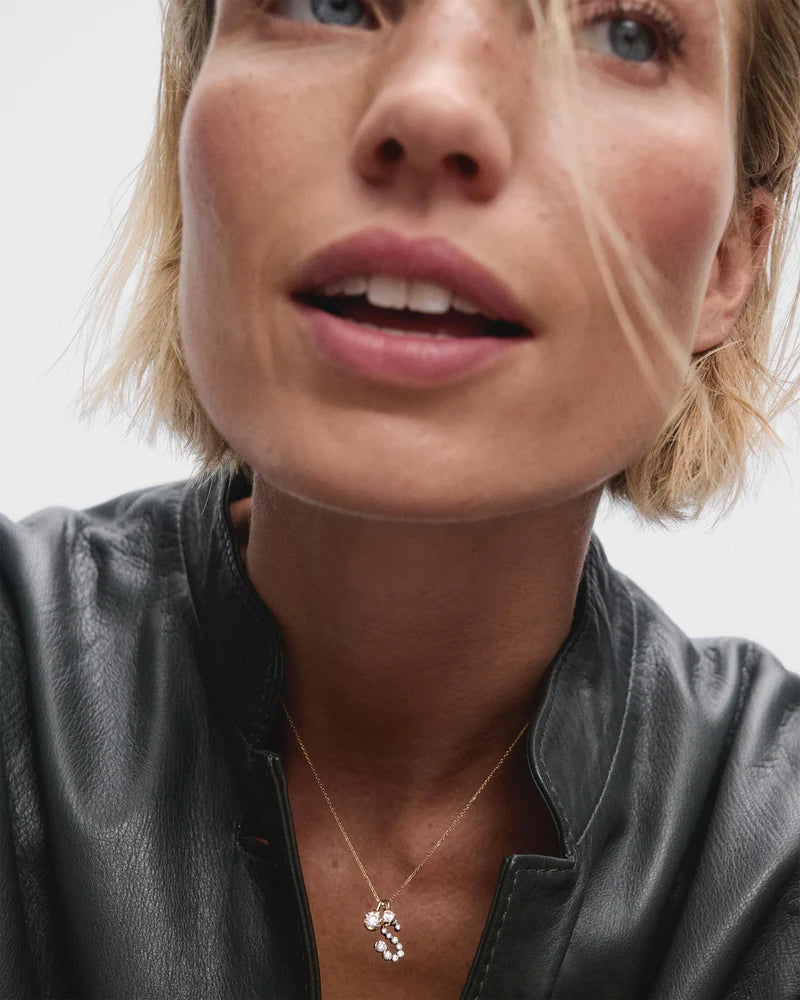 Pendente con iniziale S in diamanti e oro bianco - Qshops (PDPAOLA)