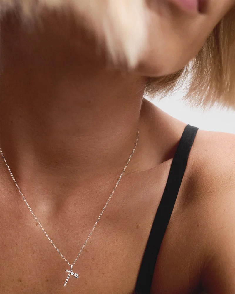 Pendente con iniziale T in diamanti e oro bianco - Qshops (PDPAOLA)