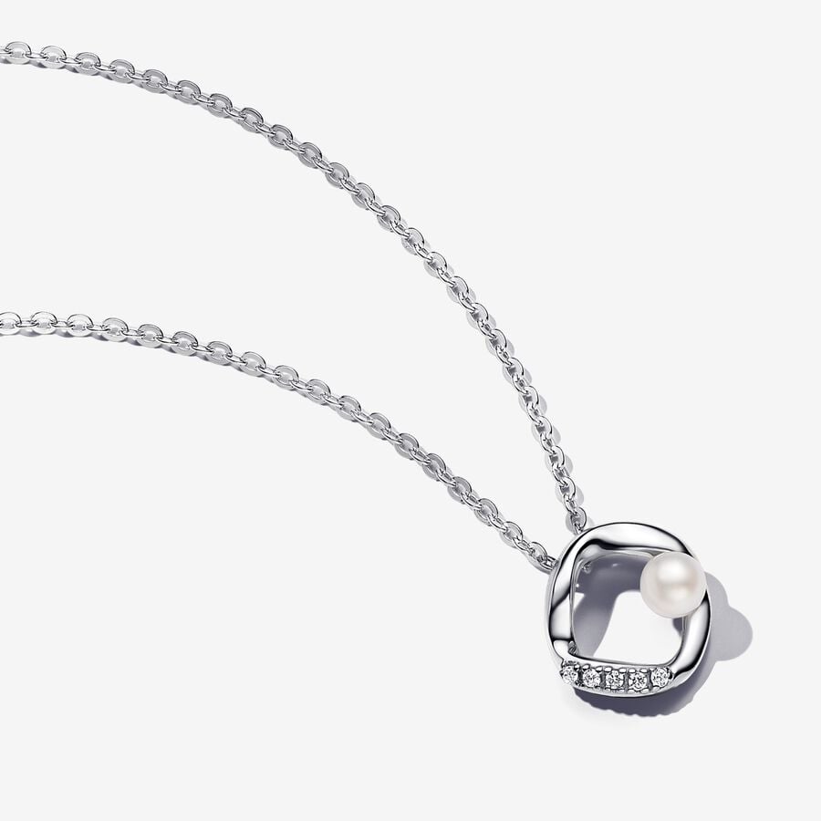 Collana Cerchio Linea Sinuosa con Perla d'Acqua Dolce Coltivata e Pavè - Qshops (Pandora)