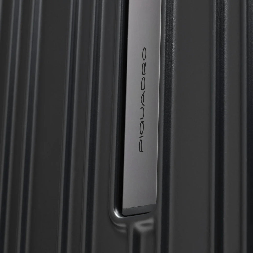 Trolley da cabina con porta pc 17.3 a 4 ruote Nero - Qshops (Piquadro)