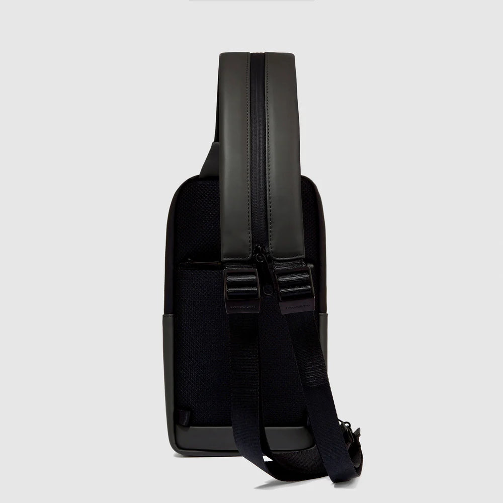 Zaino monospalla resistente all'acqua Nero - Qshops (Piquadro)