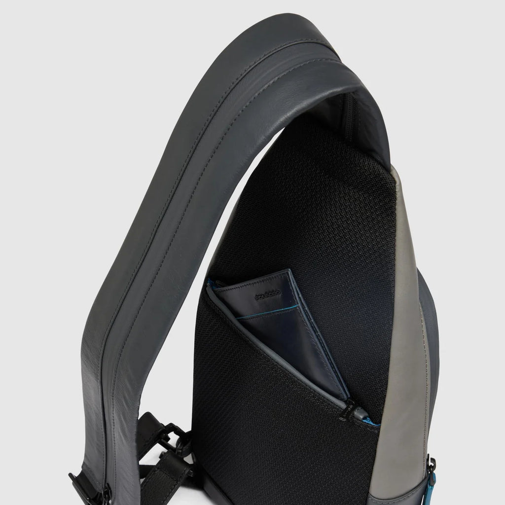 Zaino monospalla uomo per iPad mini Nero Grigio - Qshops (Piquadro)