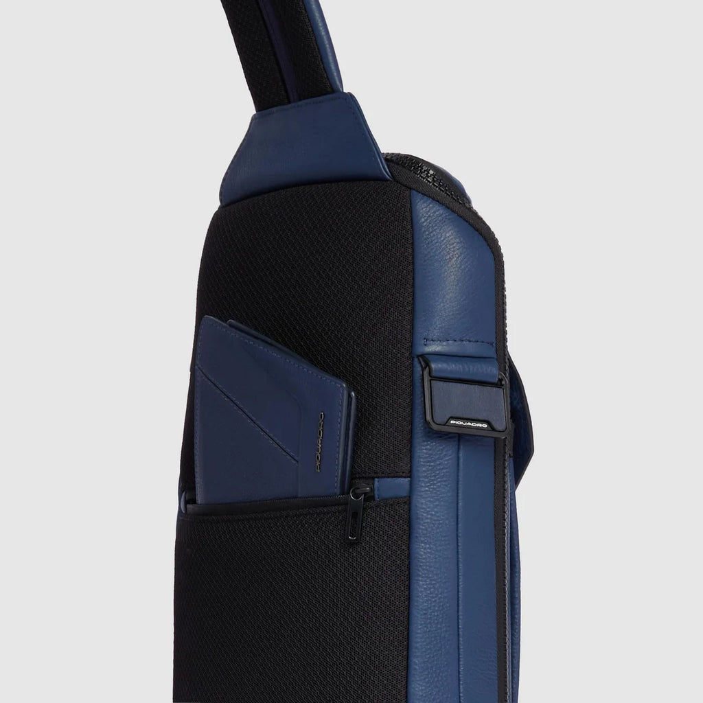 Zaino monospalla uomo porta iPad Mini Blu - Qshops (Piquadro)