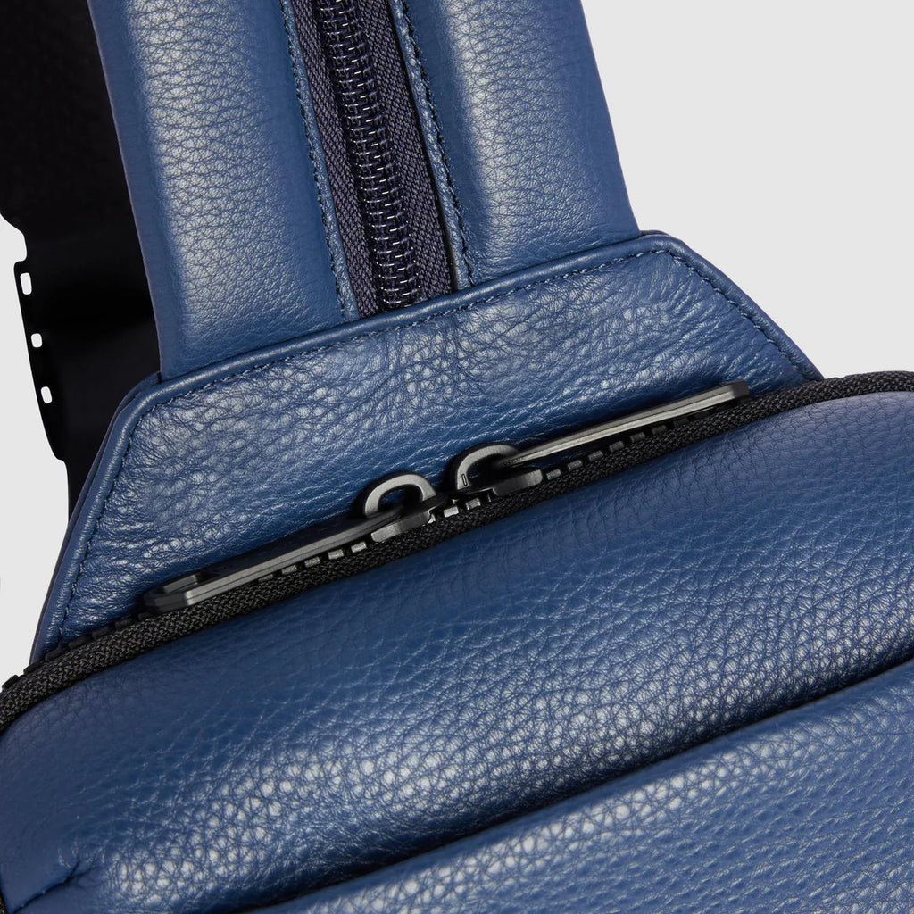 Zaino monospalla uomo porta iPad Mini Blu - Qshops (Piquadro)