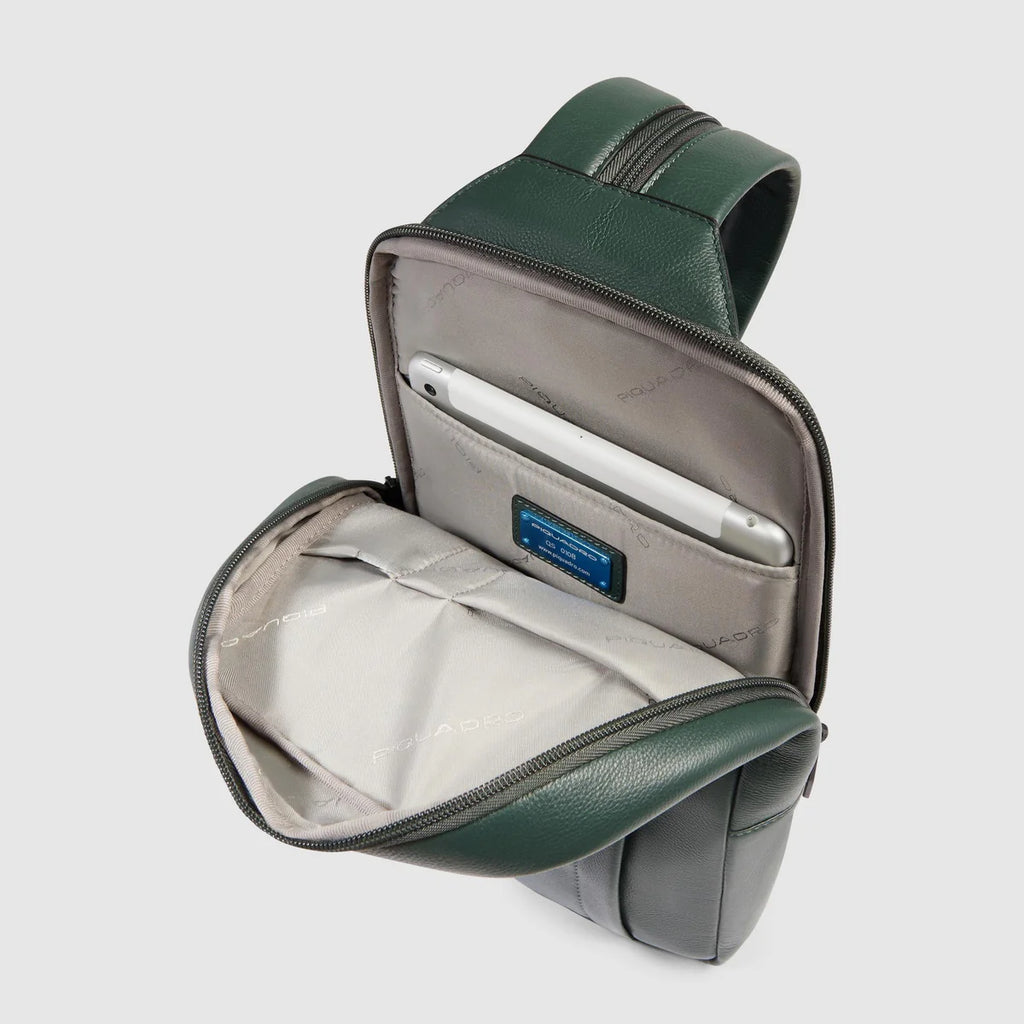 Zaino monospalla uomo porta iPad Verde - Qshops (Piquadro)