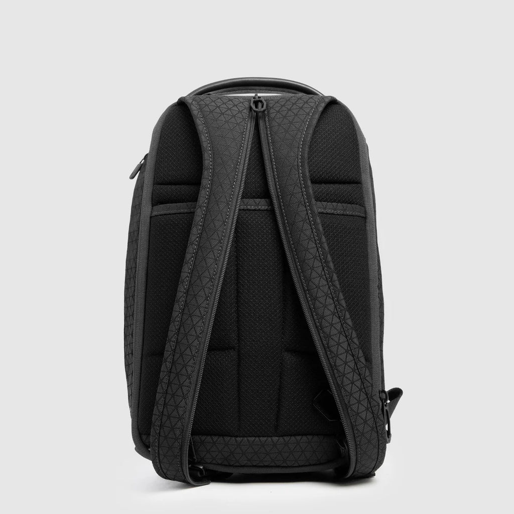 Zaino monospalla uomo in tessuto riciclato Nero - Qshops (Piquadro)