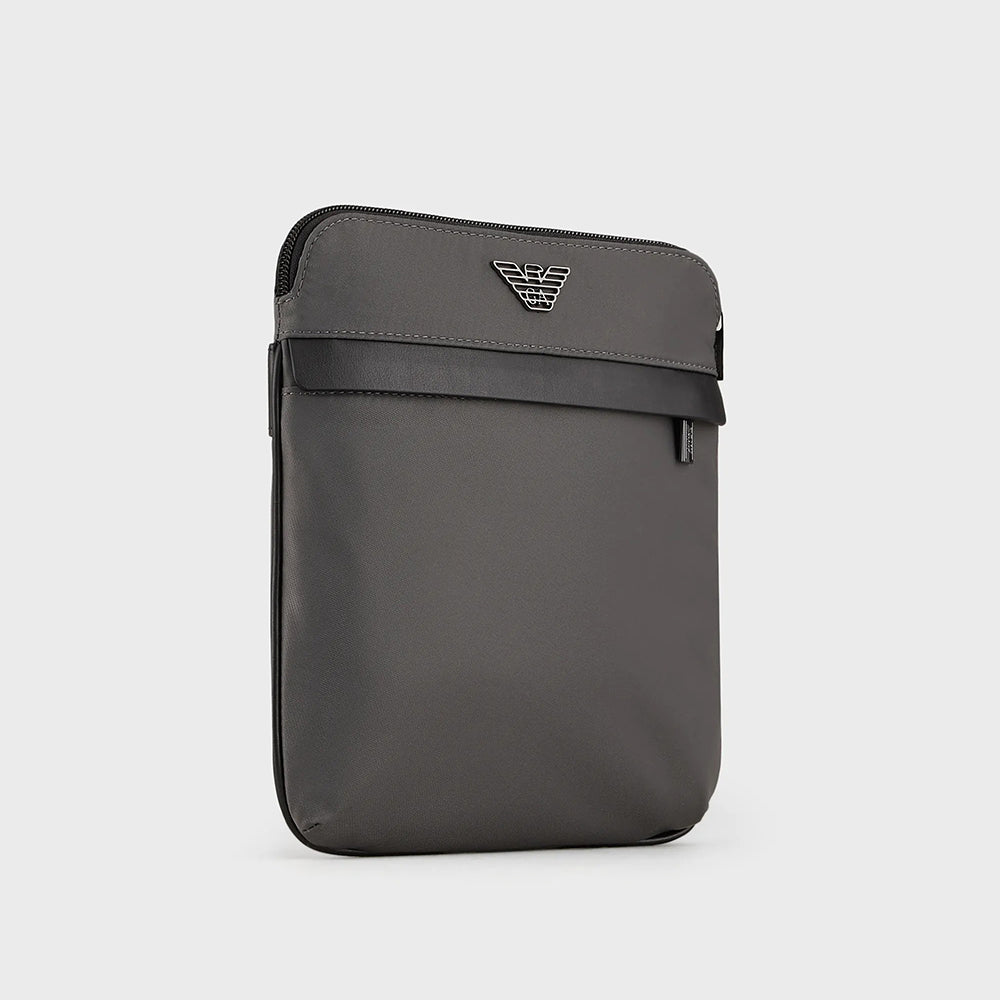Tracolla piatta in nylon riciclato Grigio - Qshops (Emporio Armani)